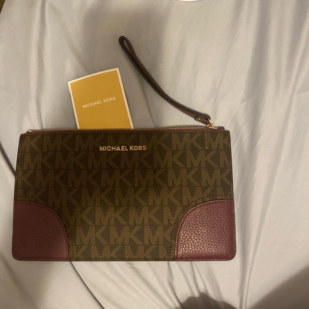 Brand new Michale Kors large wristlet/clutch